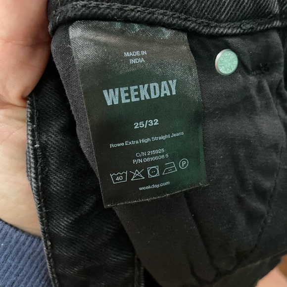 Weekday Rowe Extra High Waist Washed Black Straight Leg Jeans W25 L32 - Picture 2 of 4